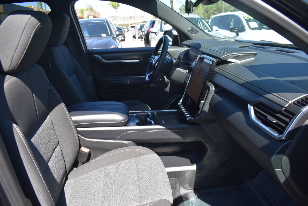 Used 2026 GMC Acadia Elevation FWD image 12