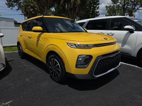 Used 2020 Kia Soul LX FWD image 2