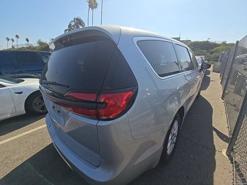 Used 2024 Chrysler Pacifica Touring-L FWD image 24