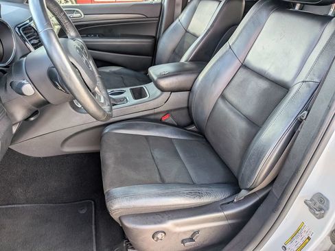 Used 2019 Jeep Grand Cherokee Altitude AWD/4WD image 15