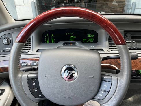 Used 2005 Mercury Grand Marquis LS RWD image 2