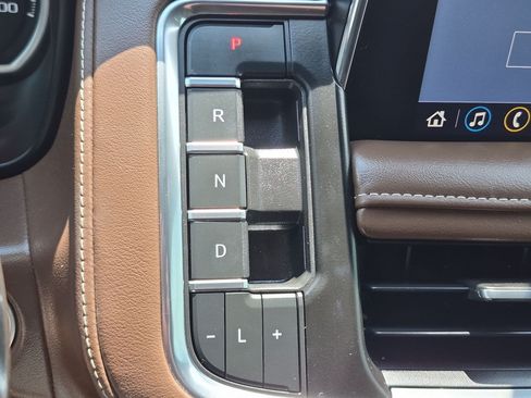 Used 2021 Chevrolet Tahoe High Country AWD/4WD image 24