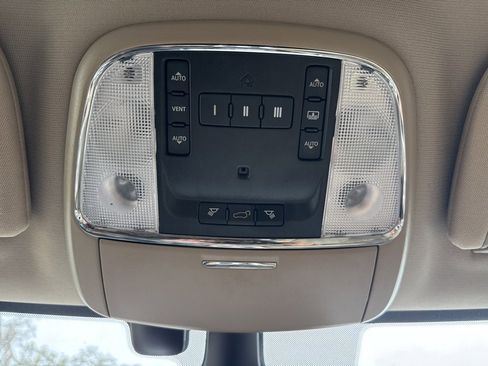 Used 2017 Jeep Grand Cherokee Overland w/ Jeep Active Safety Group image 18