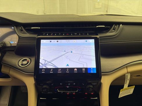 New 2025 Jeep Grand Cherokee Limited w/ Luxury Tech Group II image 12