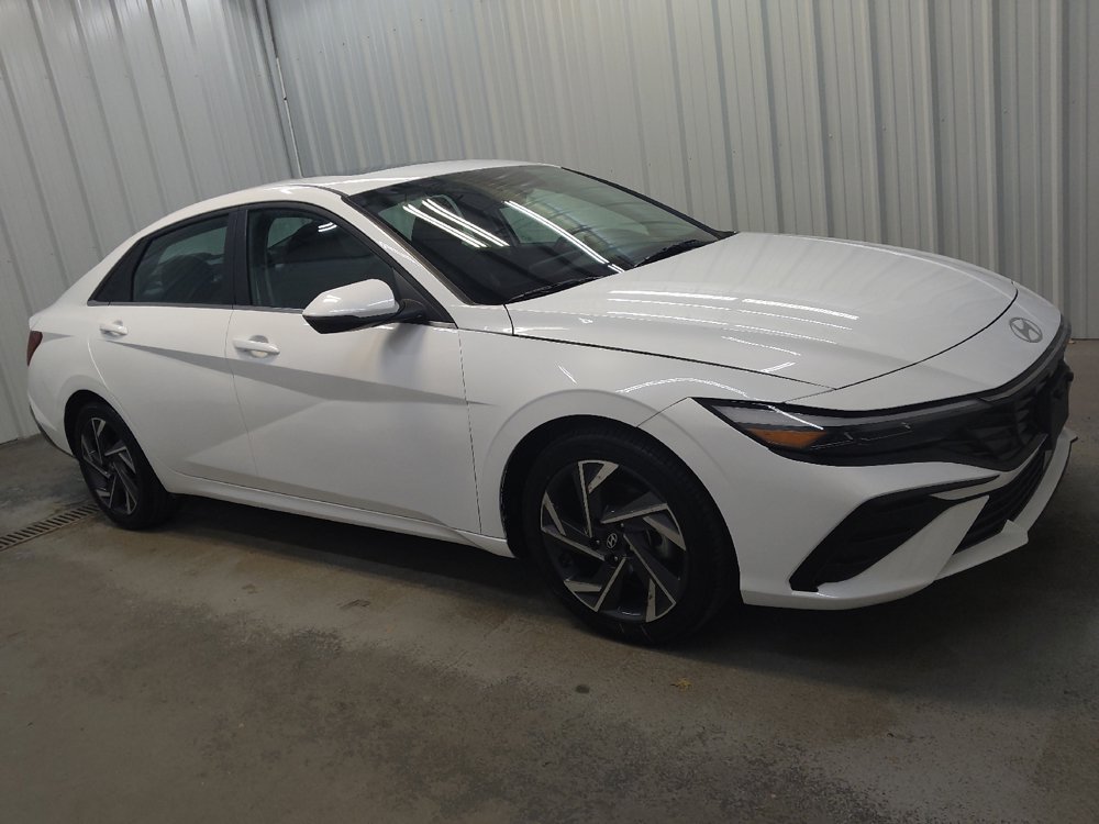 Used 2025 Hyundai Elantra Limited FWD image 11