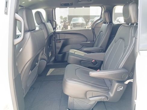New 2027 Chrysler Pacifica LX FWD image 16