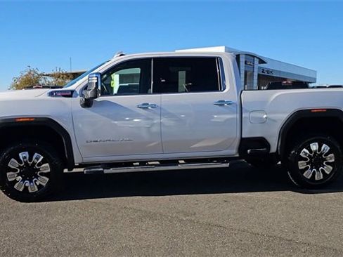 Used 2025 GMC Sierra 2500 Denali image 5