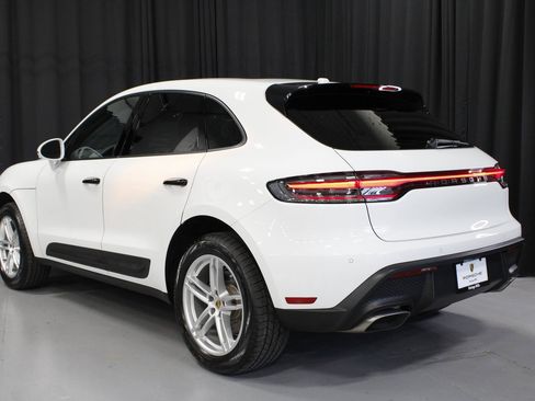 Certified 2025 Porsche Macan image 3
