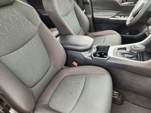 Used 2022 Toyota RAV4 XLE image 10