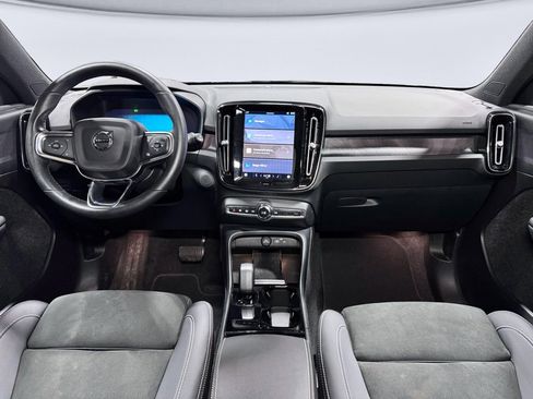 Used 2023 Volvo XC40 Recharge Plus image 16