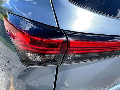 Used 2023 Toyota Highlander XLE AWD/4WD image 28