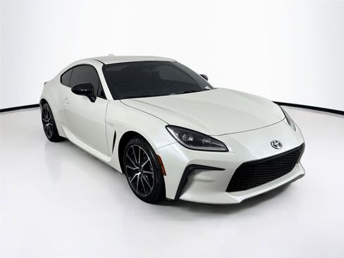 Certified 2025 Toyota GR86 image 4