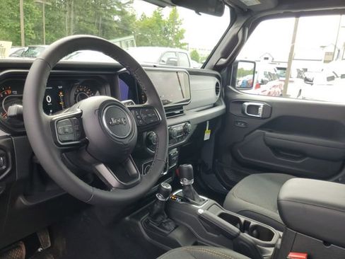 New 2025 Jeep Gladiator Sport image 13