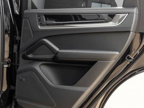 New 2025 Porsche Cayenne Turbo AWD/4WD image 38