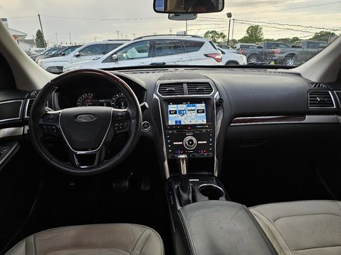 Used 2017 Ford Explorer Platinum AWD/4WD image 3