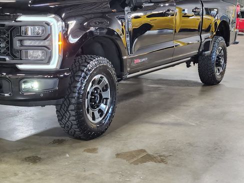 Used 2023 Ford F250 Lariat w/ Lariat Ultimate Package AWD/4WD image 17