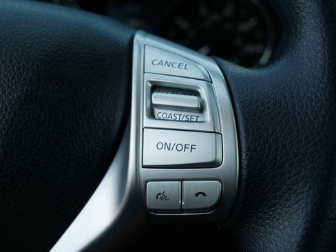 Used 2016 Nissan Rogue SV AWD/4WD image 29