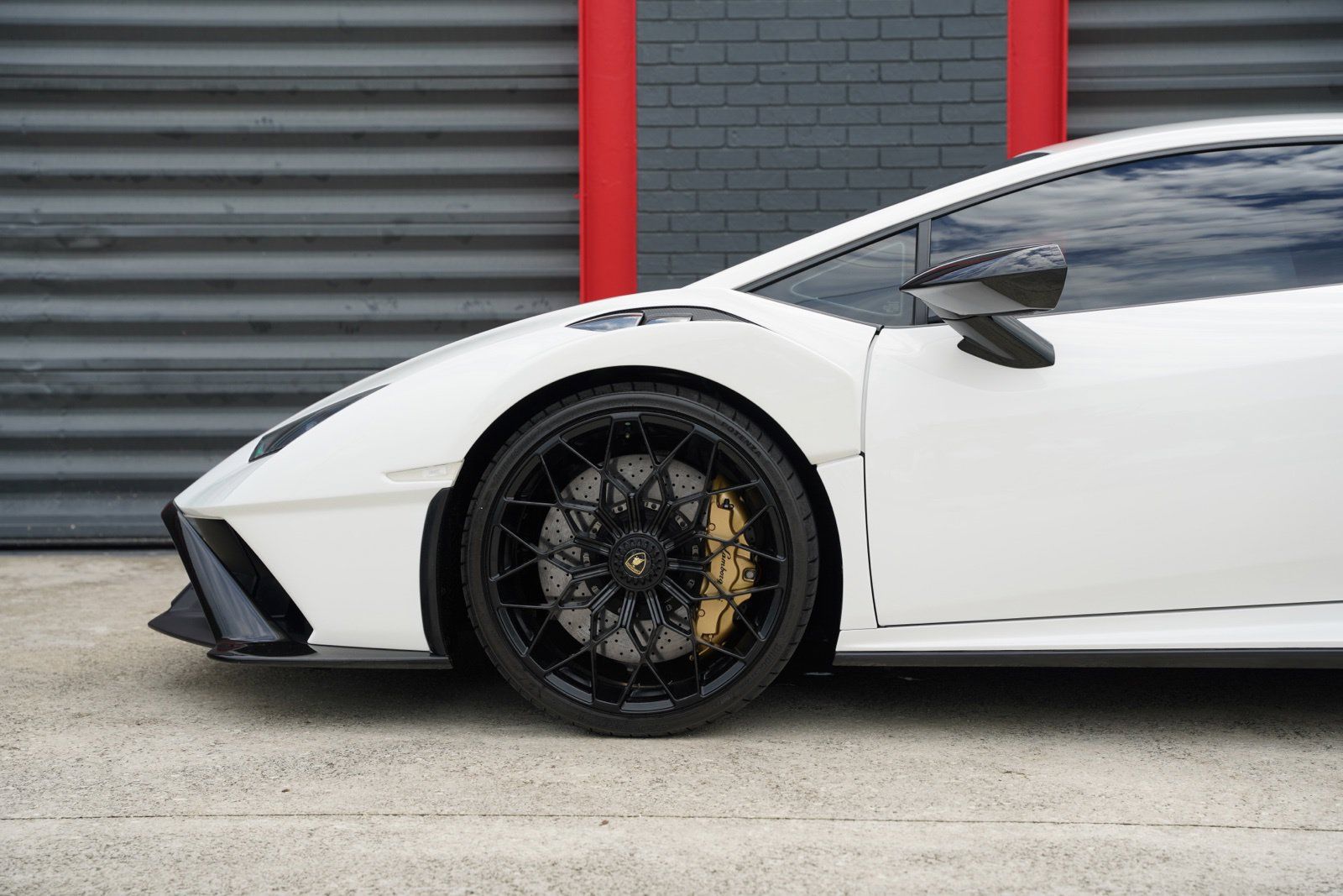 Used 2023 Lamborghini Huracan STO RWD image 19