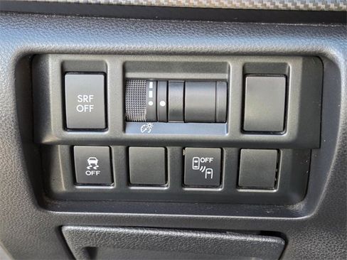 Used 2018 Subaru Crosstrek 2.0i Premium image 24