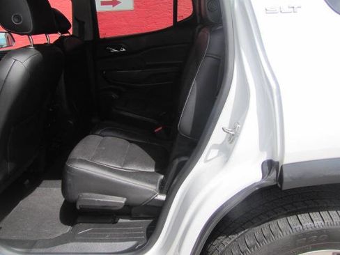 Used 2017 GMC Acadia SLT image 16
