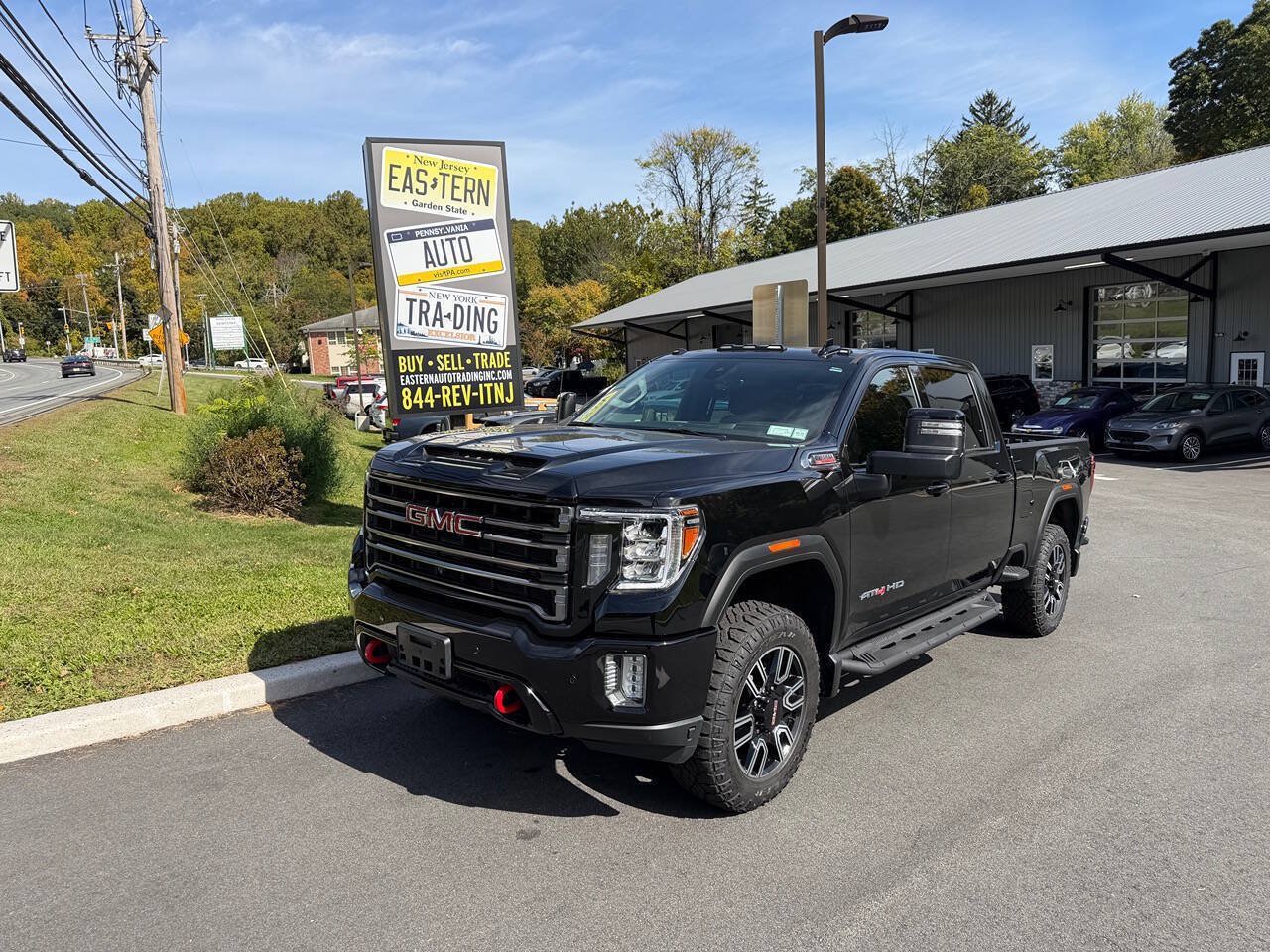 Used 2021 GMC Sierra 3500 AT4 w/ AT4 Premium Plus Package AWD/4WD image 2