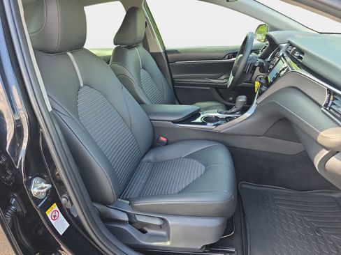 Used 2018 Toyota Camry SE image 10