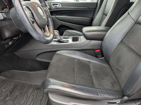 Certified 2022 Jeep Grand Cherokee Laredo X image 12