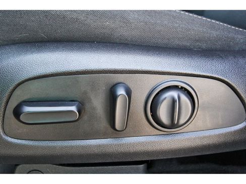 Used 2019 Chevrolet Traverse LT FWD image 25