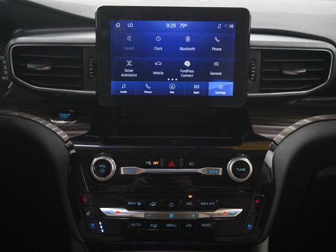 Used 2022 Ford Explorer Limited w/ Class IV Trailer Tow Package AWD/4WD image 19