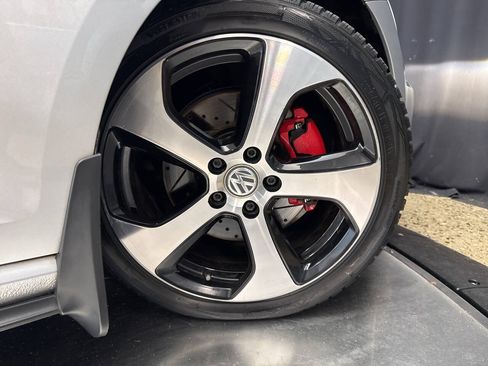 Used 2016 Volkswagen GTI SE w/ Lighting Package (SEL) FWD image 32