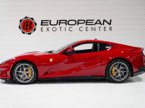 Used 2018 Ferrari 812 Superfast RWD image 7