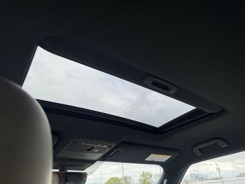 Used 2024 INFINITI QX80 Sensory image 14