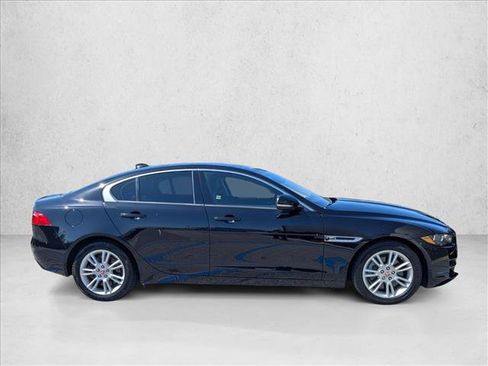 Used 2018 Jaguar XE Premium RWD image 4