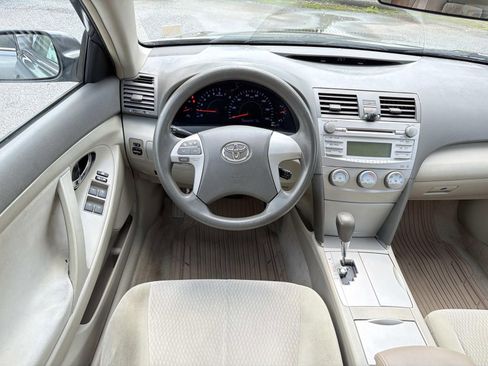 Used 2010 Toyota Camry LE FWD image 23