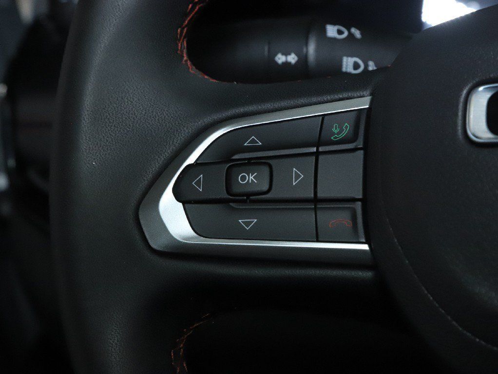 Used 2025 Jeep Compass Trailhawk AWD/4WD image 22