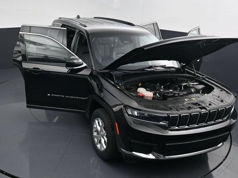 Used 2023 Jeep Grand Cherokee L Limited AWD/4WD image 39
