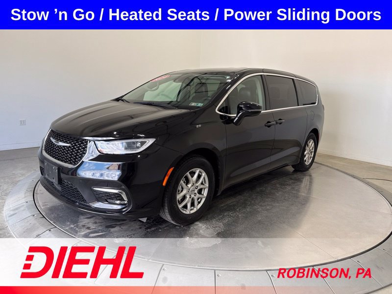 Used 2024 Chrysler Pacifica Touring-L FWD image 3