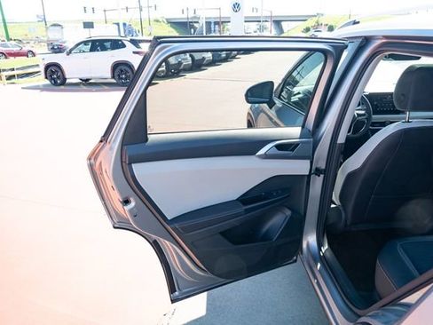 New 2026 Volkswagen Taos SE FWD image 14