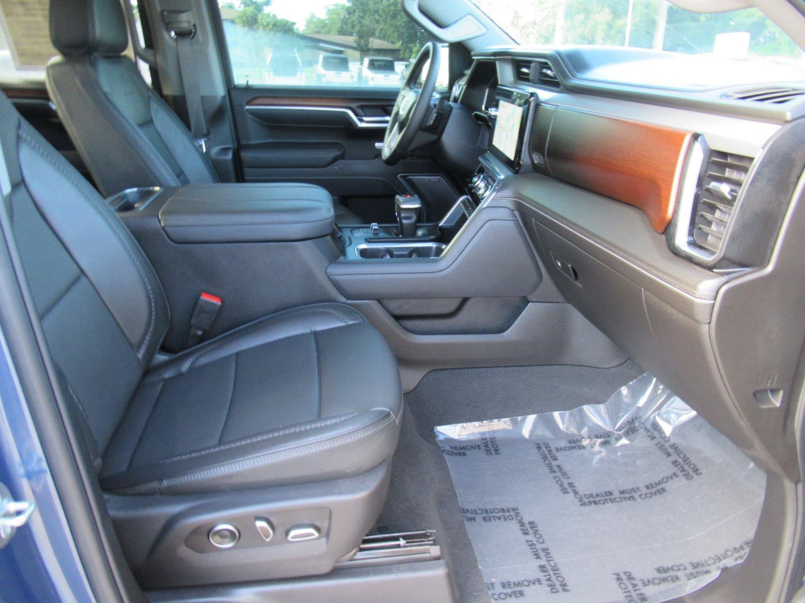 Used 2025 GMC Sierra 1500 Denali w/ Denali Reserve Package AWD/4WD image 12