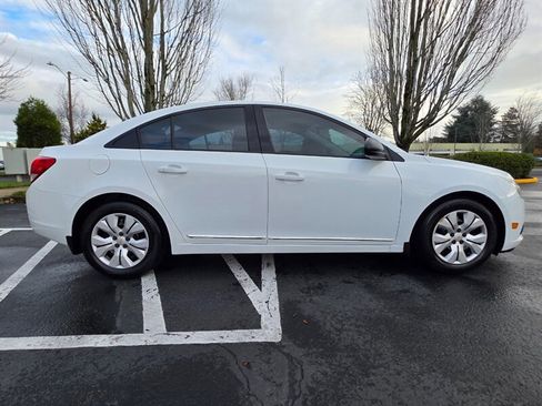 Used 2013 Chevrolet Cruze LS image 12
