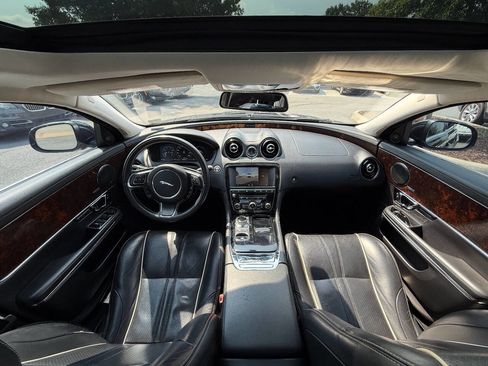 Used 2016 Jaguar XJ R-Sport image 27
