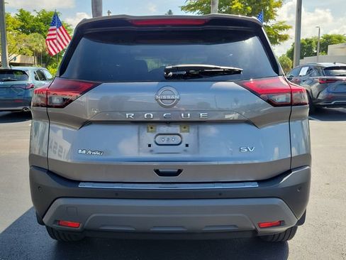 Used 2022 Nissan Rogue SV w/ SV Premium Package FWD image 5