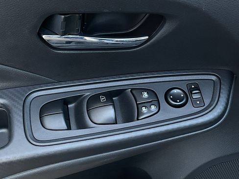 Used 2025 Nissan Versa SV image 12