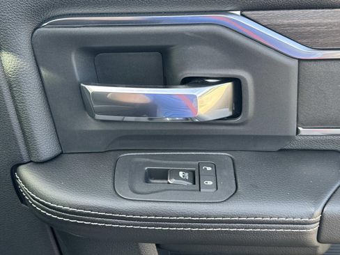 New 2026 RAM 2500 Laramie AWD/4WD image 13