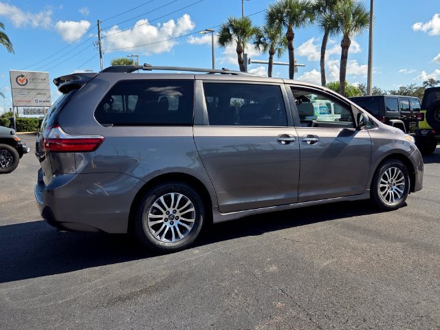 Used 2020 Toyota Sienna XLE Premium FWD image 7