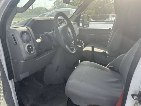 Used 2010 Ford E-150 and Econoline 150 RWD image 4