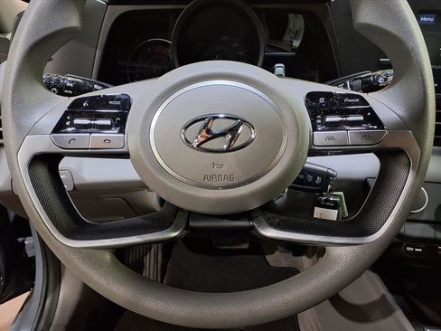 Used 2023 Hyundai Elantra SE w/ Cargo Package image 10