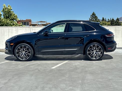 Used 2023 Porsche Macan AWD/4WD image 2