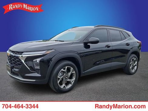 Used 2024 Chevrolet Trax LT FWD image 1