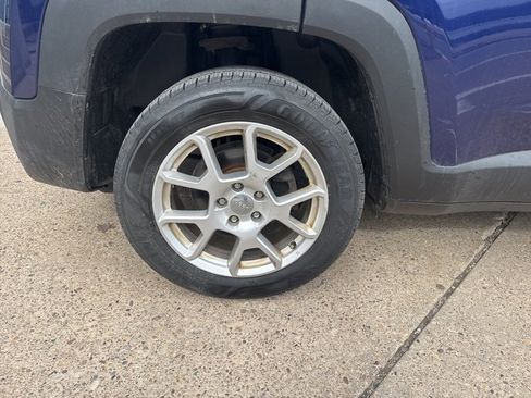 Used 2020 Jeep Renegade Latitude w/ Cold Weather Group image 7